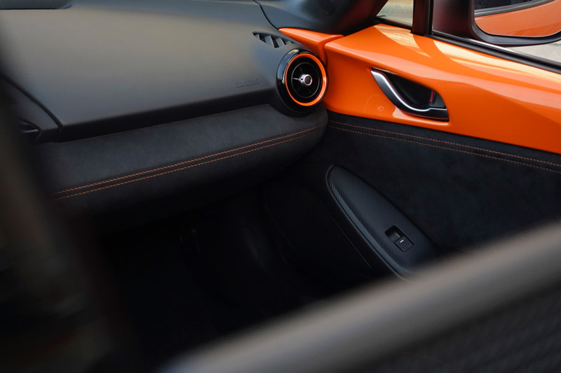 2019-Mazda-MX-5-Miata-30th-Anniversary-Alcantara-800x
