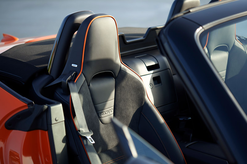 2019-Mazda-MX-5-Miata-30th-Anniversary-Recaro-800x