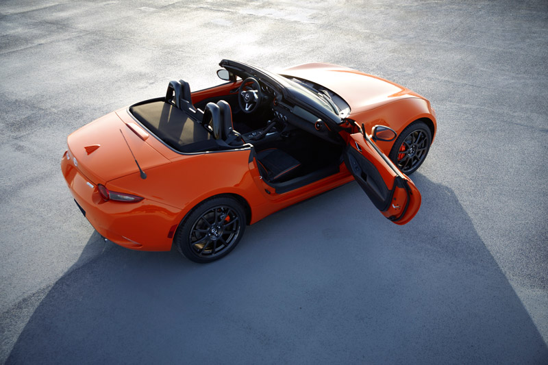 2019-Mazda-MX-5-Miata-30th-Anniversary-Soft-Top-02-800x