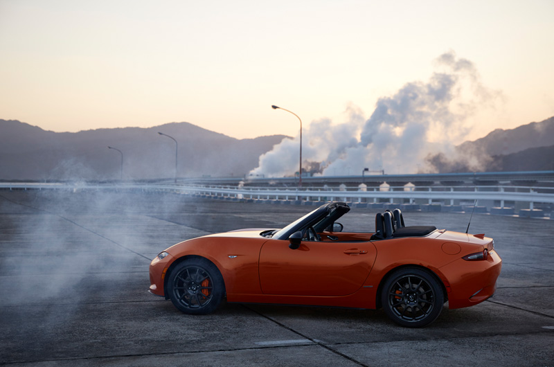 2019-Mazda-MX-5-Miata-30th-Anniversary-Soft-Top-03-800x